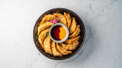 Vegetariska dumplings med dippsås
